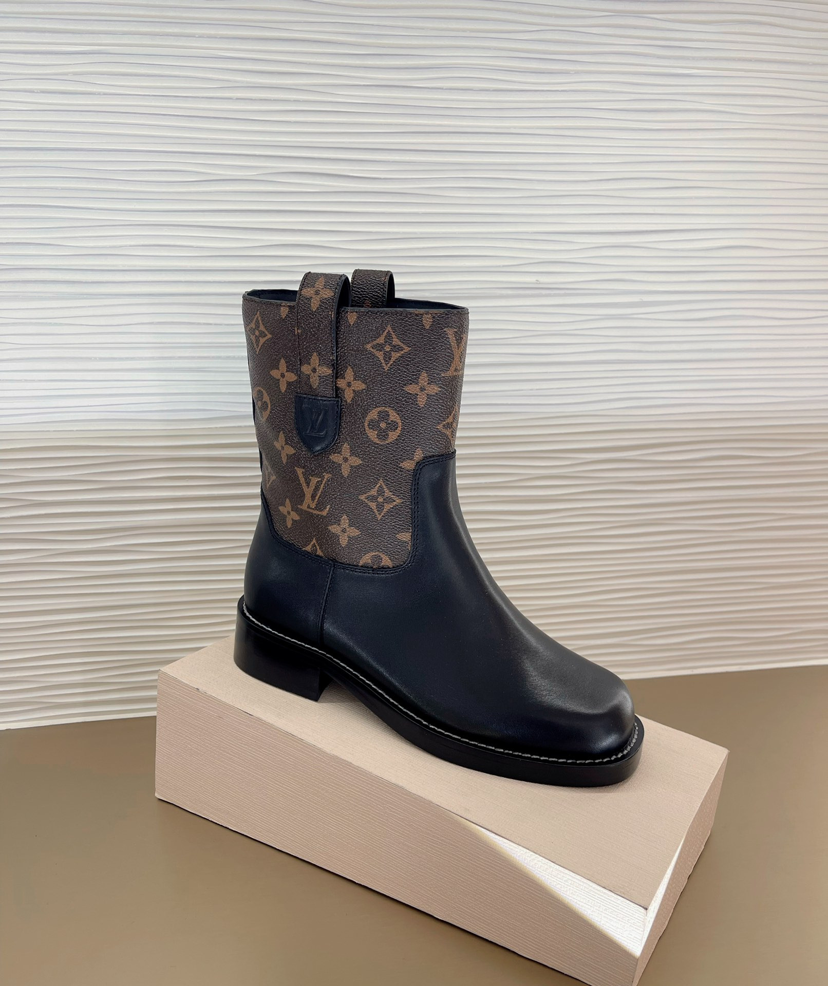 LVT BOOTS