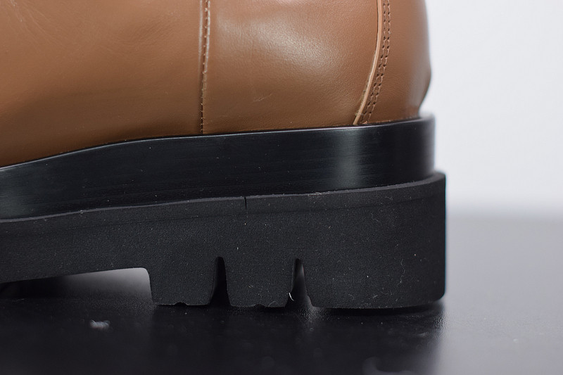 b0tte*a Ven*ta sneaker