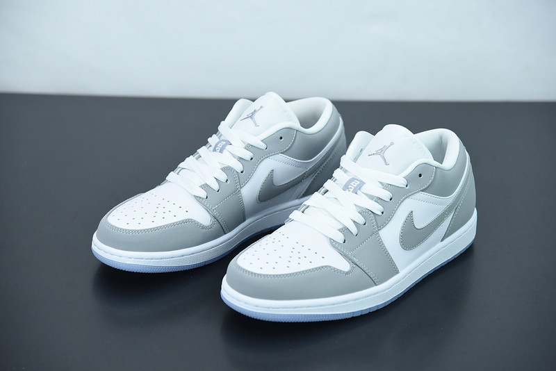 AIR JORDAN 1 LOW 