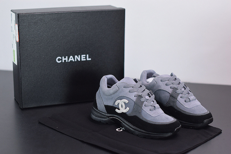 Ch**el sneaker