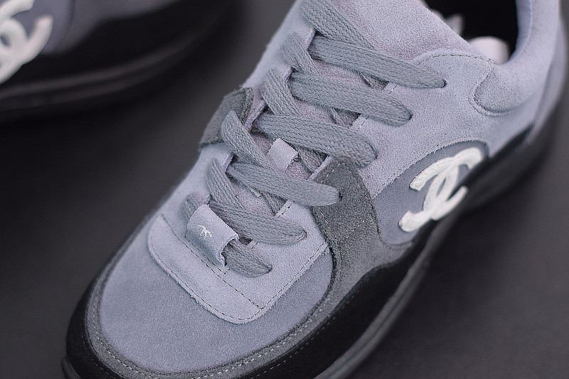 Ch**el sneaker