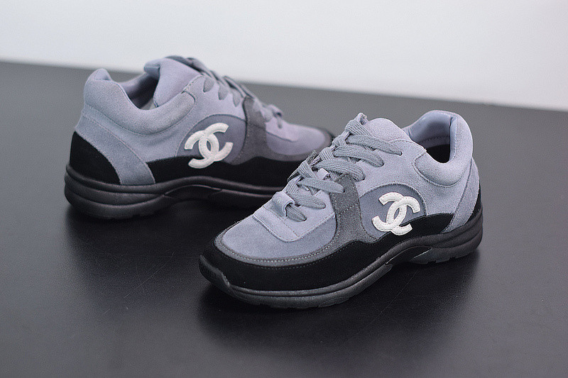 Ch**el sneaker