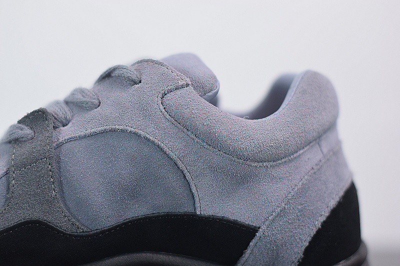 Ch**el sneaker