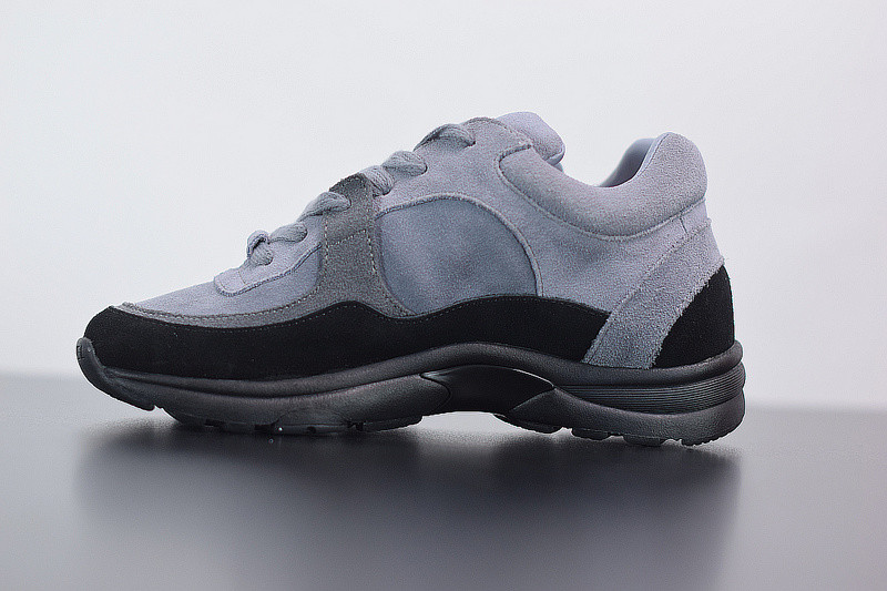 Ch**el sneaker