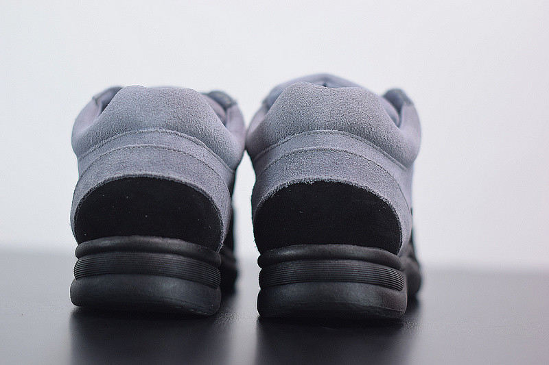 Ch**el sneaker
