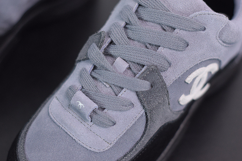 Ch**el sneaker