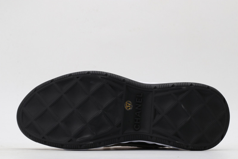 Ch**el sneaker