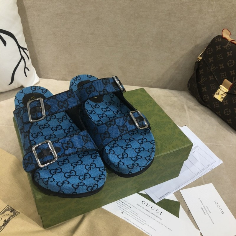 G*u*i sandals