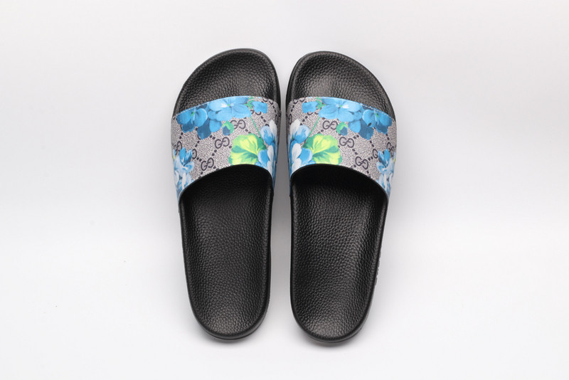 G*u*i sandals
