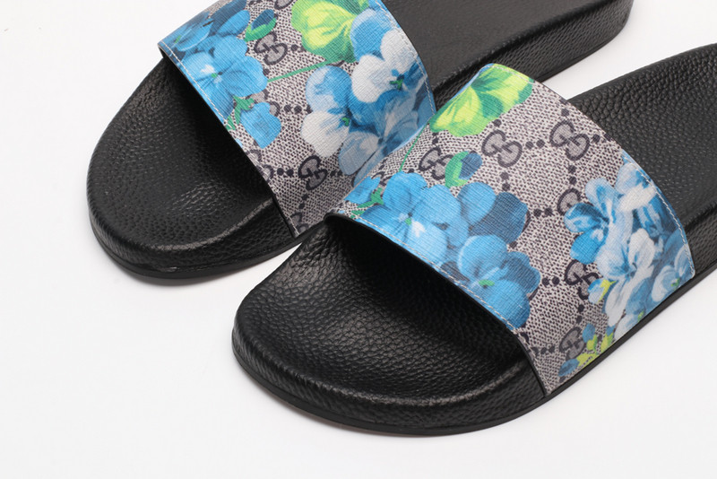G*u*i sandals