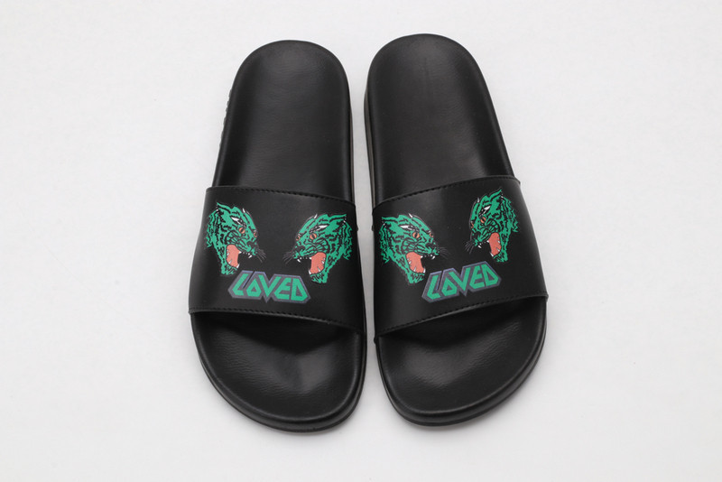 G*u*i sandals