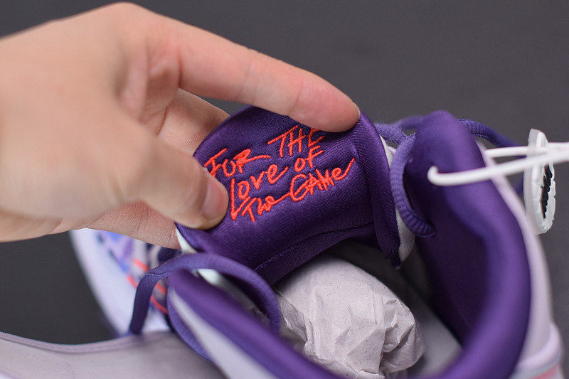 NIKE KYRIE 