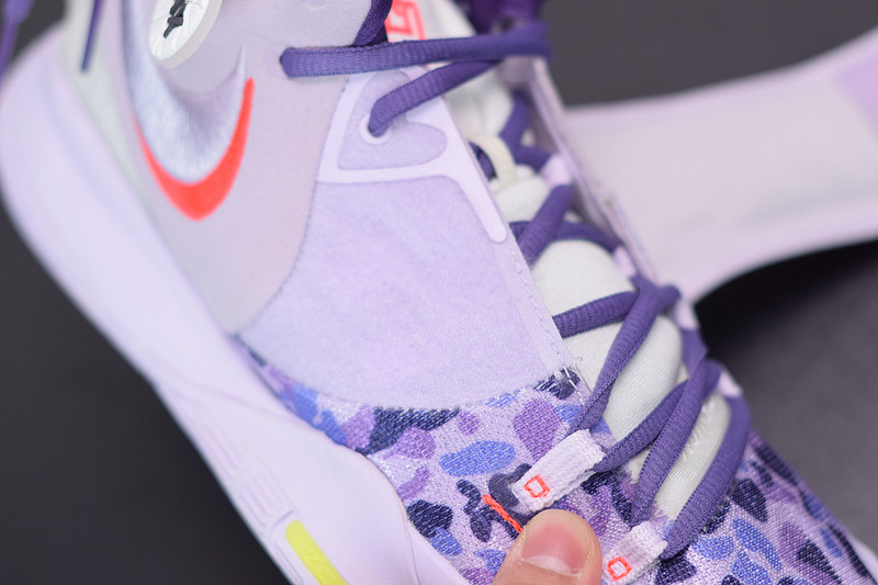 NIKE KYRIE 