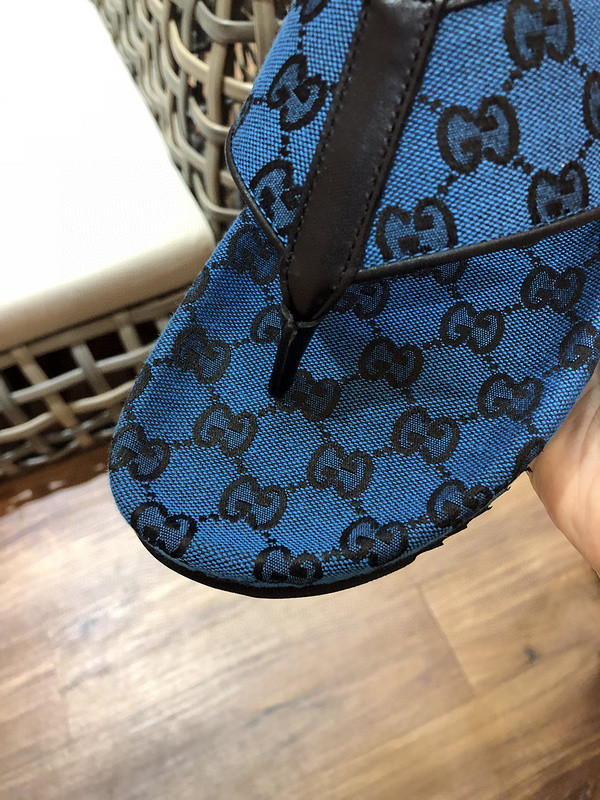 G*u*i sandals