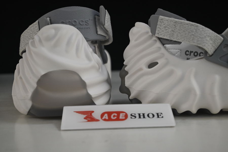 Cr0c5 pollex clog by salehe bembury spackle almost white