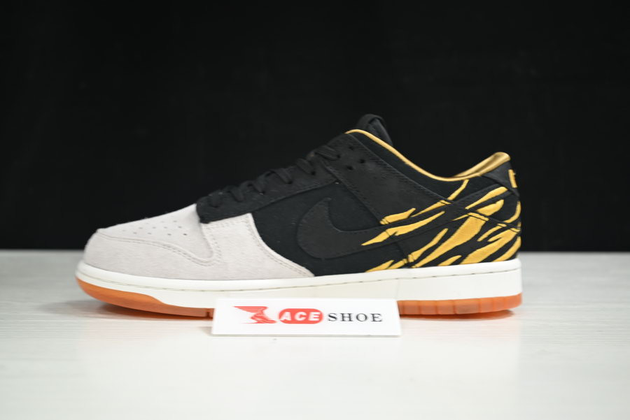 NIKE DUNK LOW “YEAR OF THE TIGER” DQ5351-001