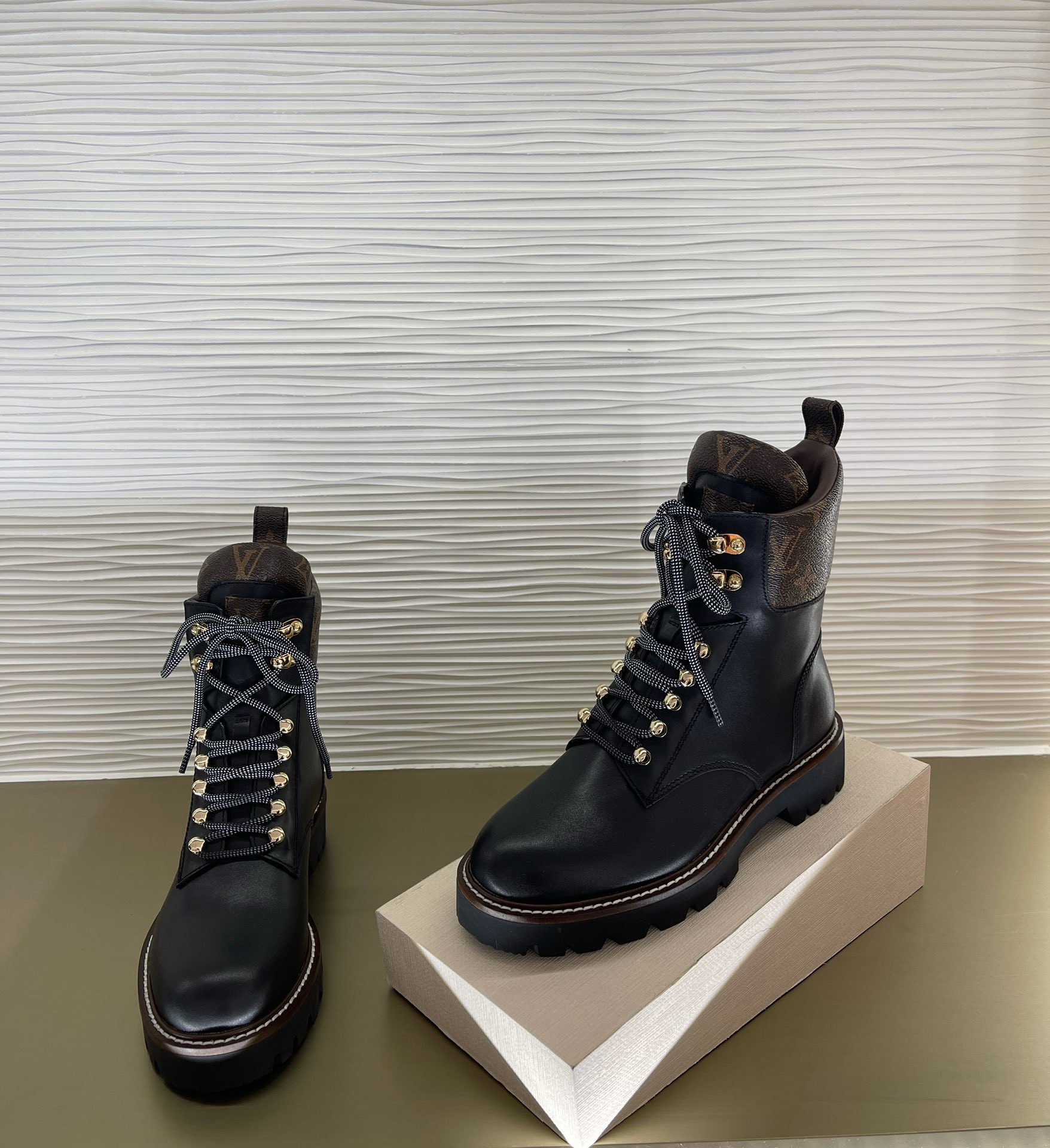 LVT BOOTS