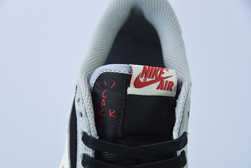 Travis Scott x Air Jordan 1 Low OG DM7866-010