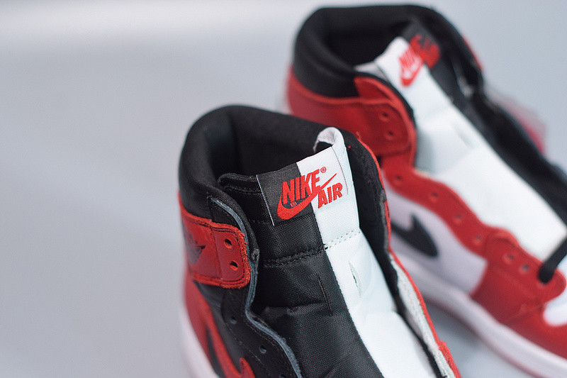AIR JORDAN 1 RETRO HIGH OG NRG "HOMAGE TO HOME" 861428-061
