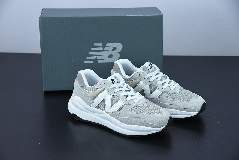 new Ba1an*e sneaker mr993 bk