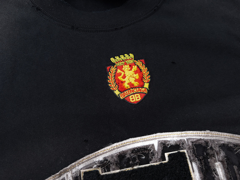 Ba1en*iaga clothes