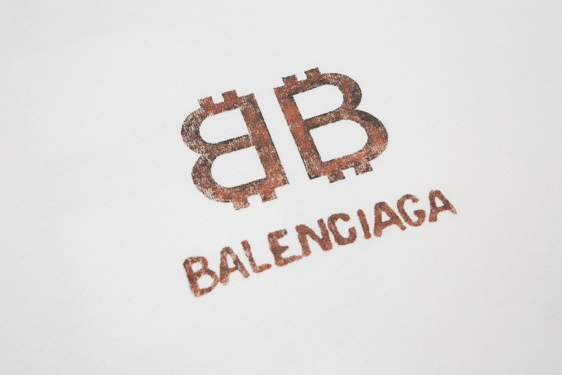 Ba1en*iaga clothes