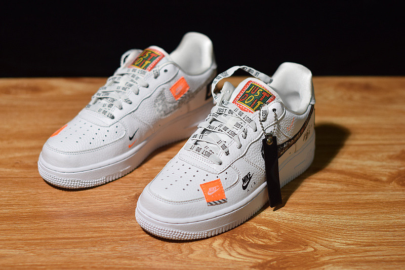 NIKE AIR FORCE 1 