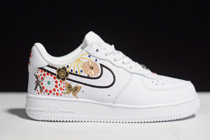 NIKE AIR FORCE 1 07