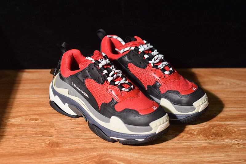 BC TRIPLE S TRAINER 483513 W06E1 1006