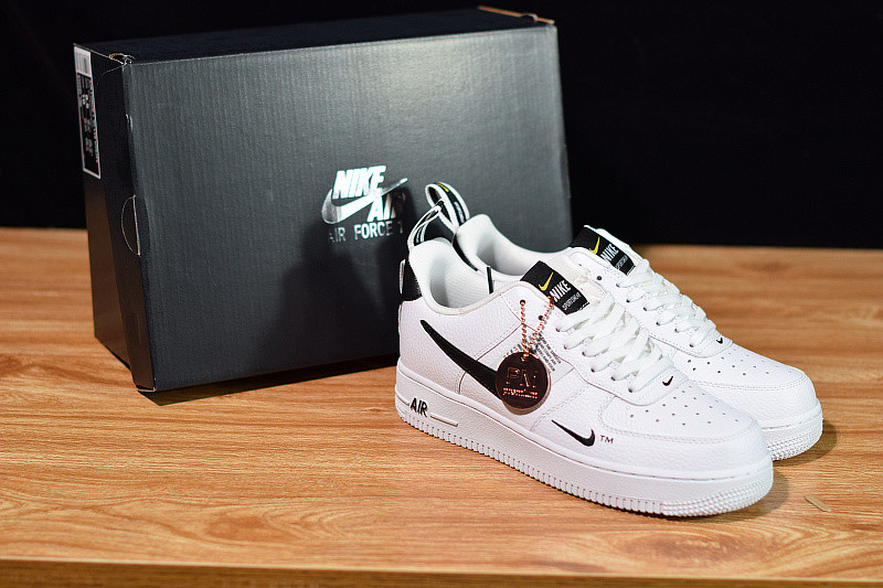 NIKE AIR FORCE 1