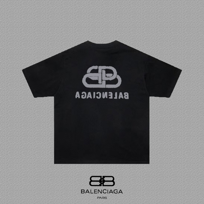 Ba1en*iaga clothes