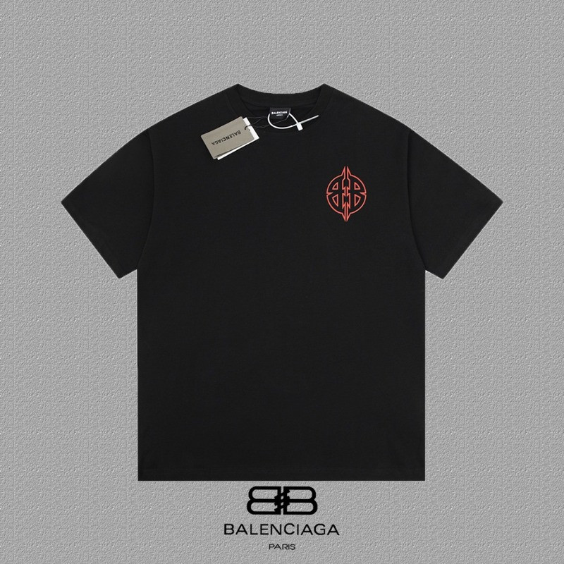Ba1en*iaga clothes