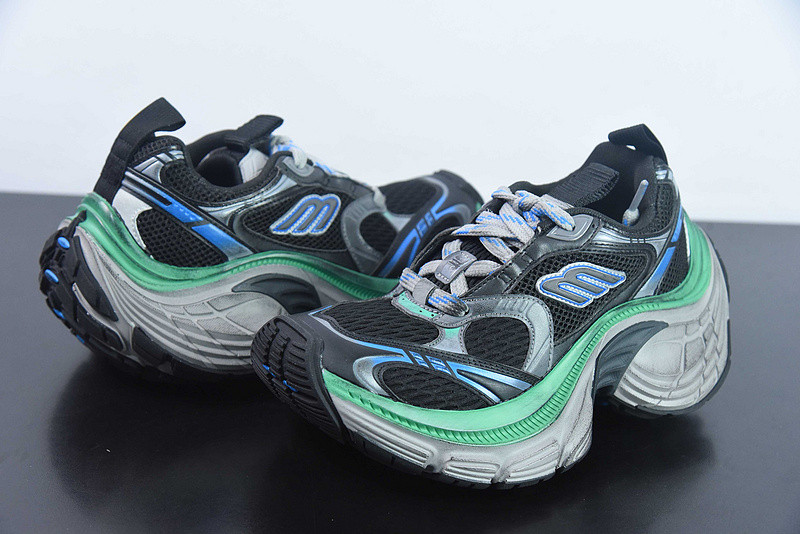 BC XL Sneakers