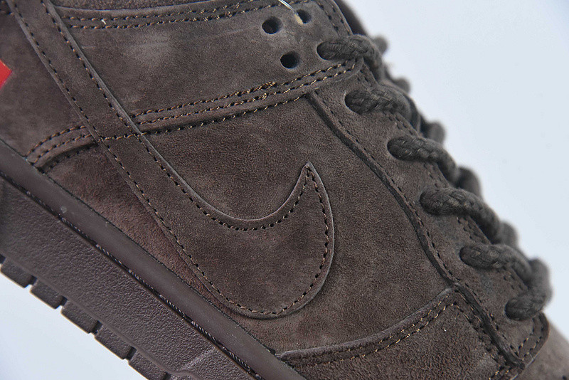 AUPRM x Nike SB Dunk Low FC1688-120