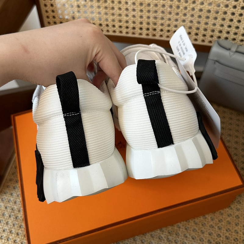 H**me5 sneaker