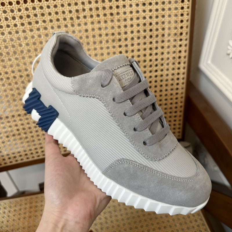 H**me5 sneaker