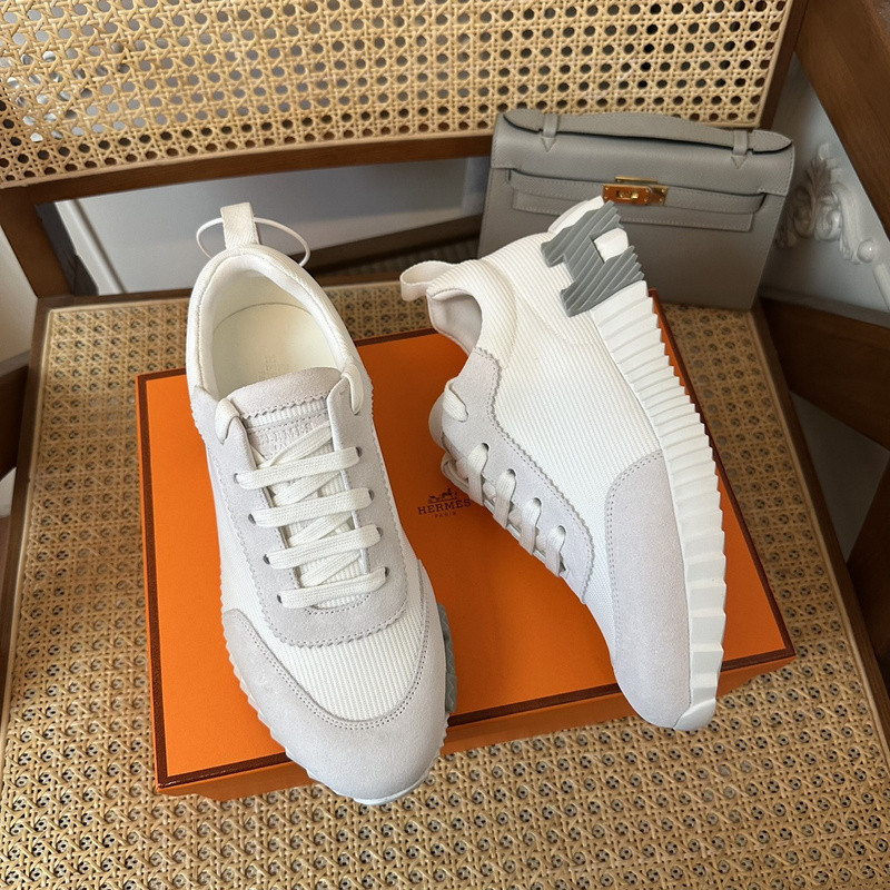 H**me5 sneaker