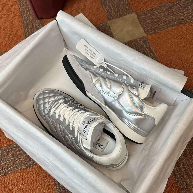 Ch**el sneaker