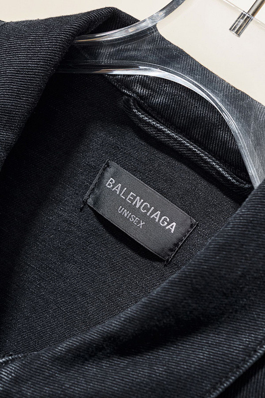 Ba*len*cia*ga clothes