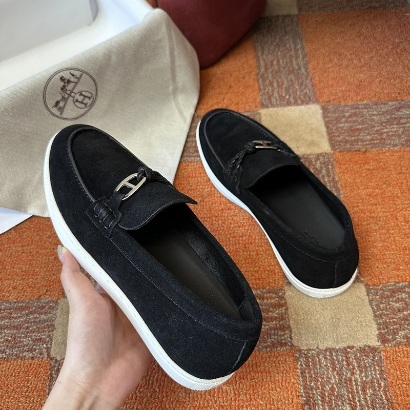 H**me5 sneaker