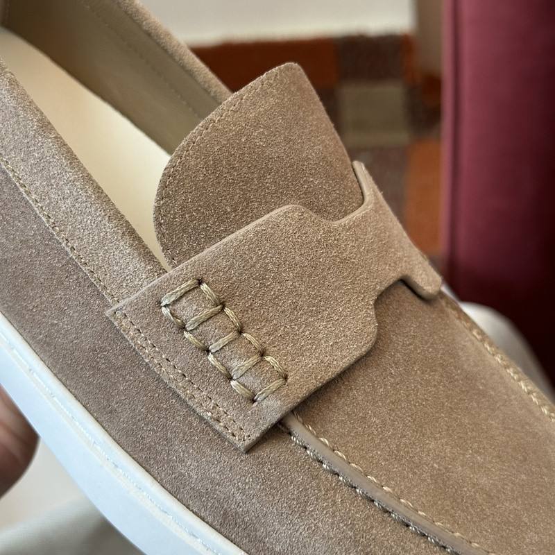 H**me5 sneaker