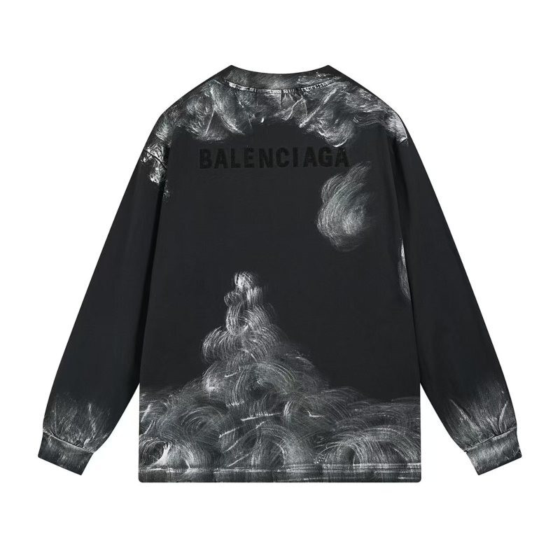 Ba1en*iaga clothes