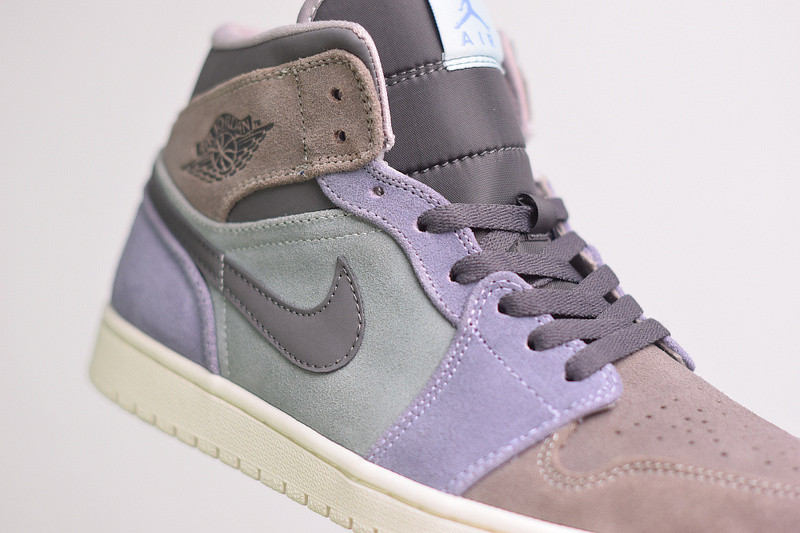 AIR JORDAN 1 MID 852542-203