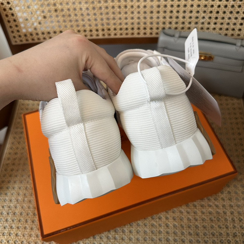 H**me5 sneaker