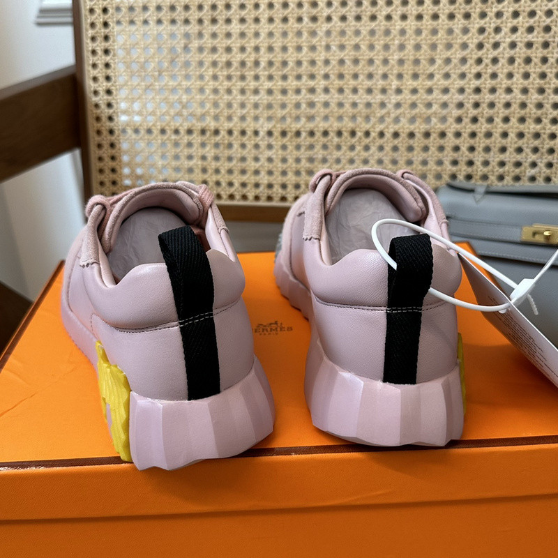 H**me5 sneaker