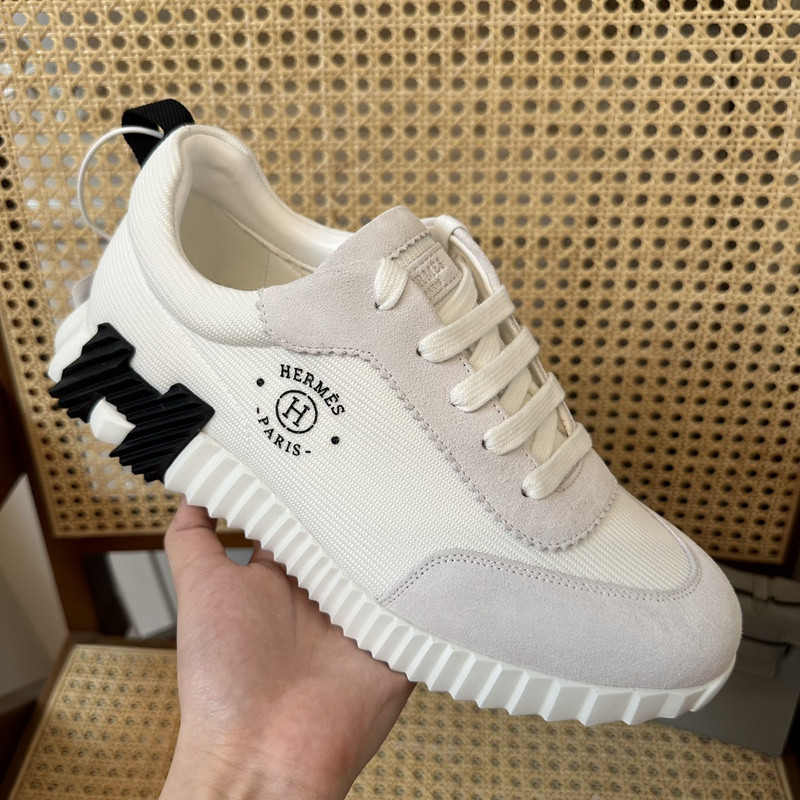 H**me5 sneaker
