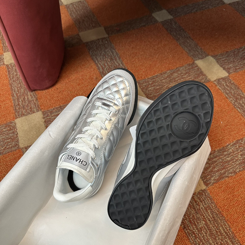 Ch**el sneaker