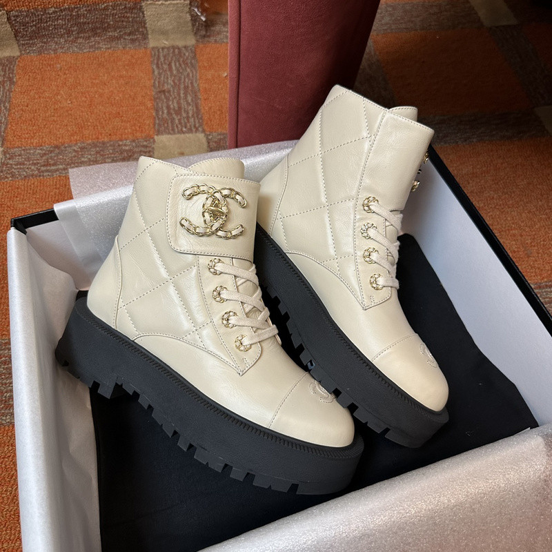 Ch**el sneaker