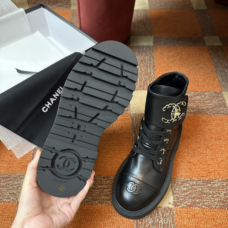 Ch**el sneaker