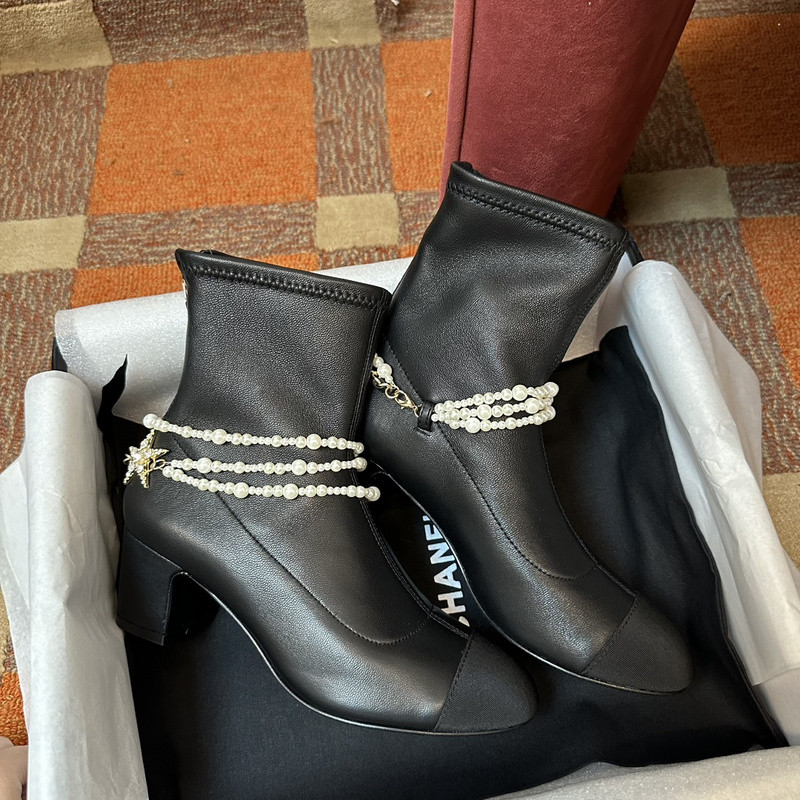 Ch**el sneaker